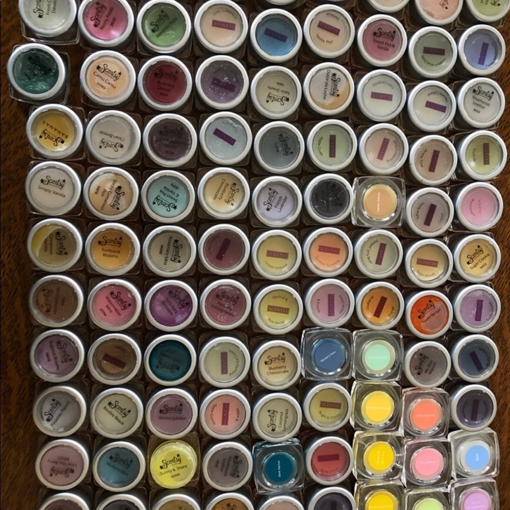 @tracyva 53 Random Scentsy Samples